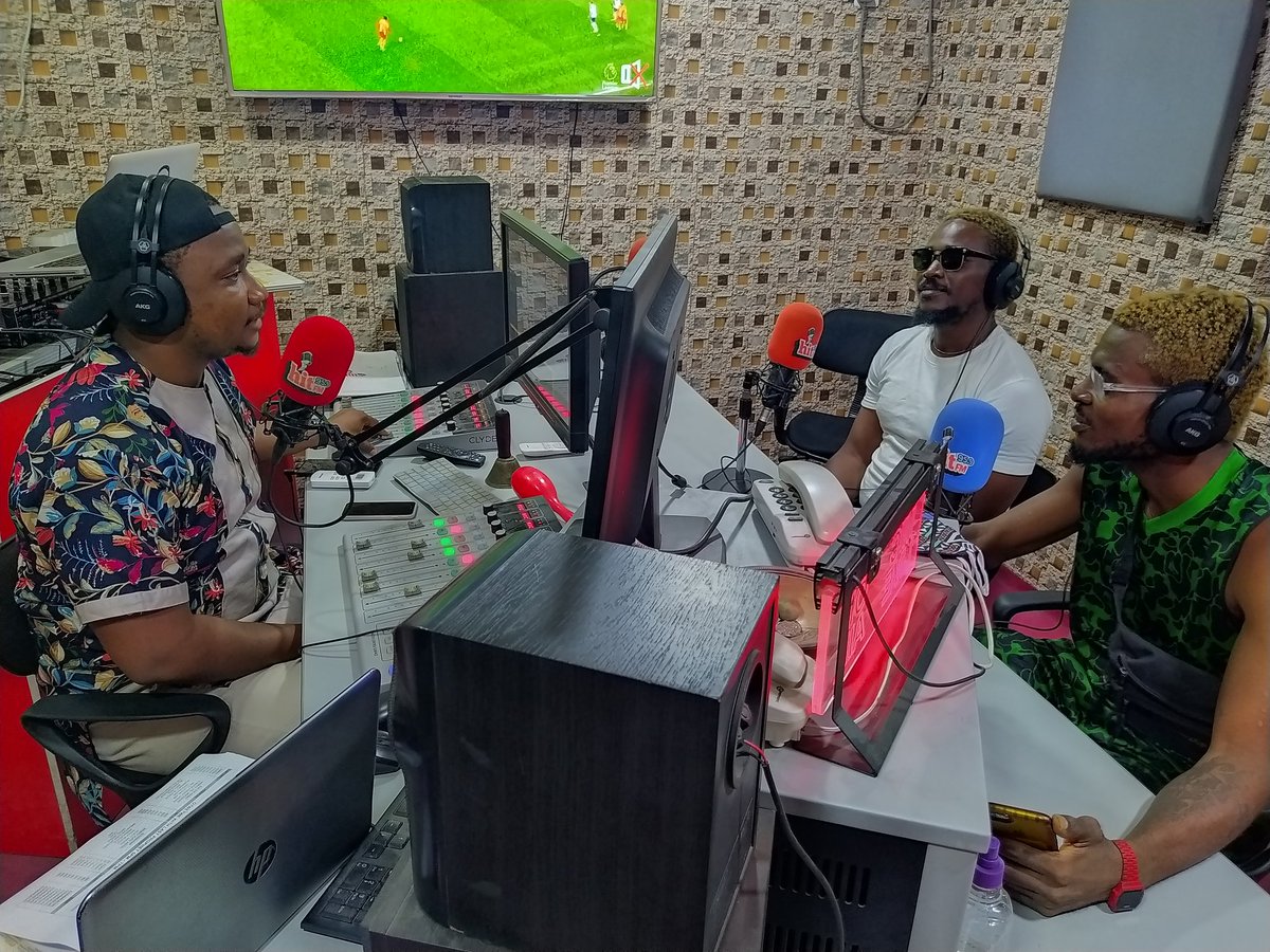 HitFMCalabar's tweet photo. We have @Mhoneyz1234567 live on the #HitDriveTime with @DukeOfLife
#TuneIn via https://t.co/Cp6eEE3peN https://t.co/IoA7DkG16y