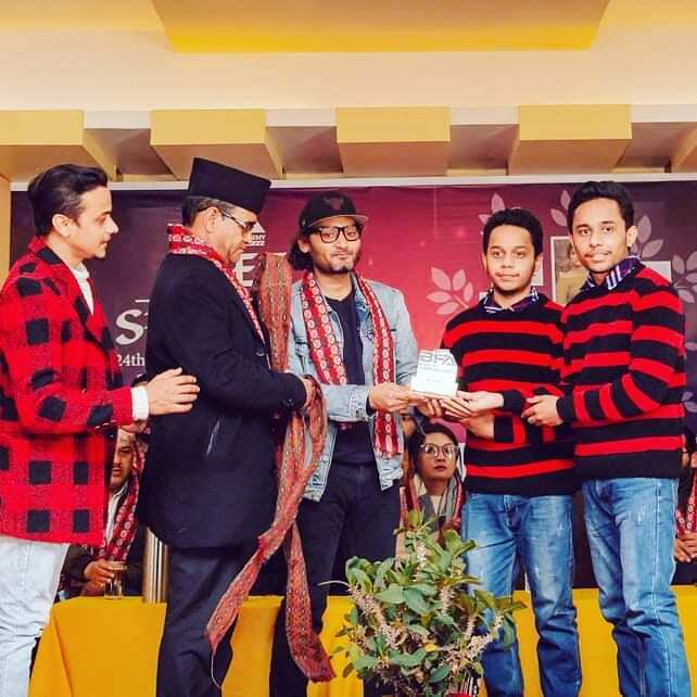 lovkushpanthi's tweet photo. Token of Love handover by legendary actor  @beepin_karki Dai !! Thank you Butwal Film Academy for your warm welcome, lovely support and also for that great opportunity to talk with bipin dai ❤️ Best wishes to @Butwal Film Academy  for upcoming days!! Really we can see your g… https://t.co/xnz0aV2Bln