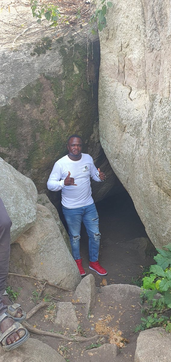 bramwelkaramoja's tweet photo. Visited the historical Crying Stone in Ilesi, Kakamega. Can't believe it was my first time here. Next time you are in Kakamega, make a point of visiting, you won't regret
#CryingStone #aBoyFromKakamega https://t.co/JXWl2DkraD