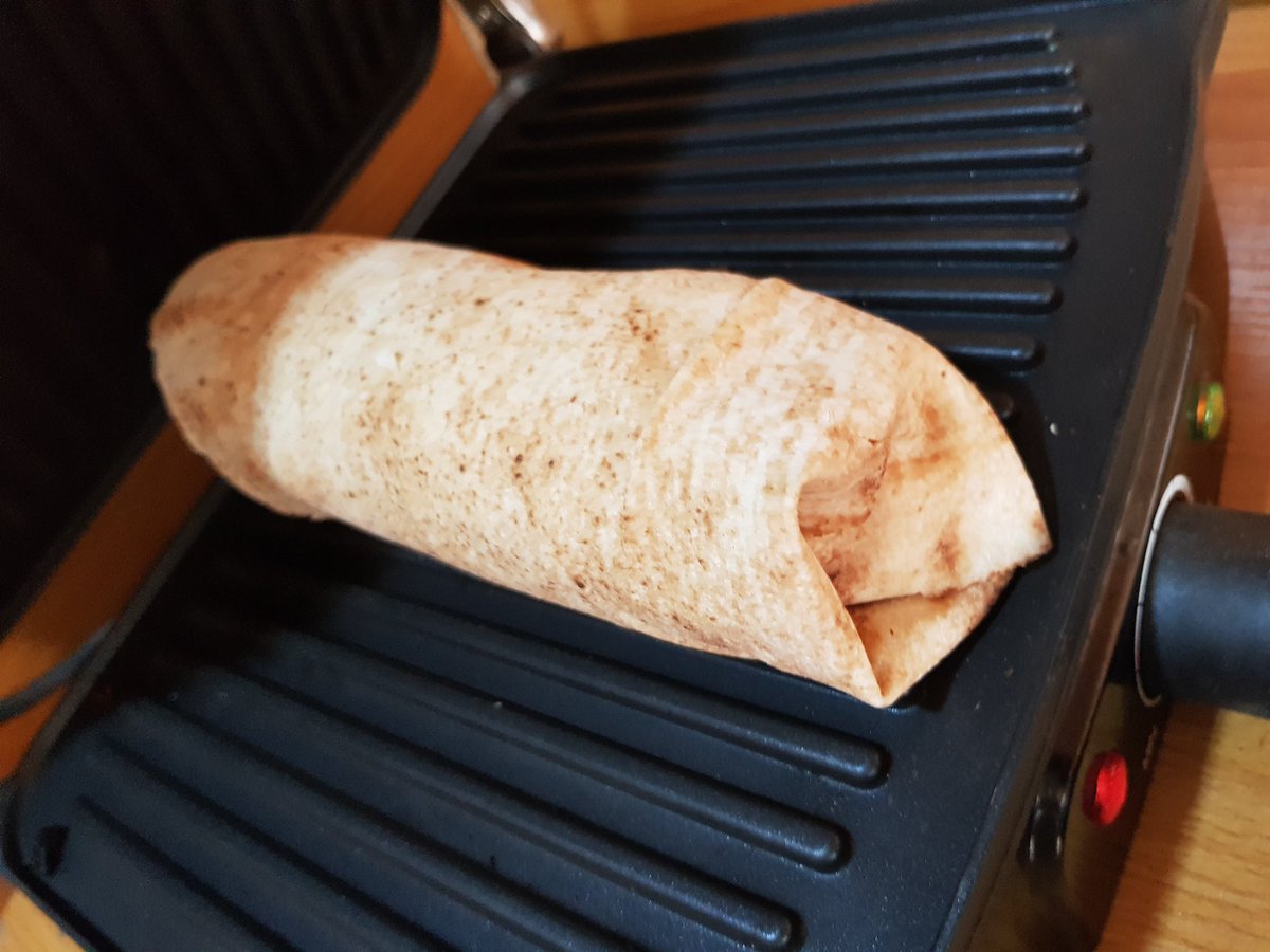 dofoodsng's tweet photo. Product; Chicken Sharwama 

•Very Tasty
•Properly Structured 
•Properly Wrapped 
•Double Sausage

Price; 1000

Paid delivery available within Ibadan.

Please help me RT if this crosses your TL. https://t.co/R838uFhj9d