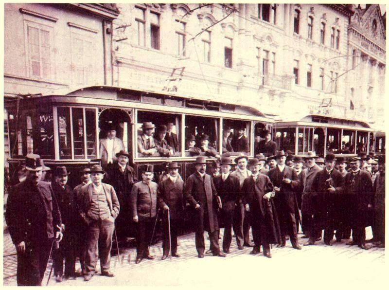 AVojvodine's tweet photo. Пуштање трамваја у промет, 1911.
Фото: Старе фотографије Новог Сада https://t.co/1bMwDgSFLS