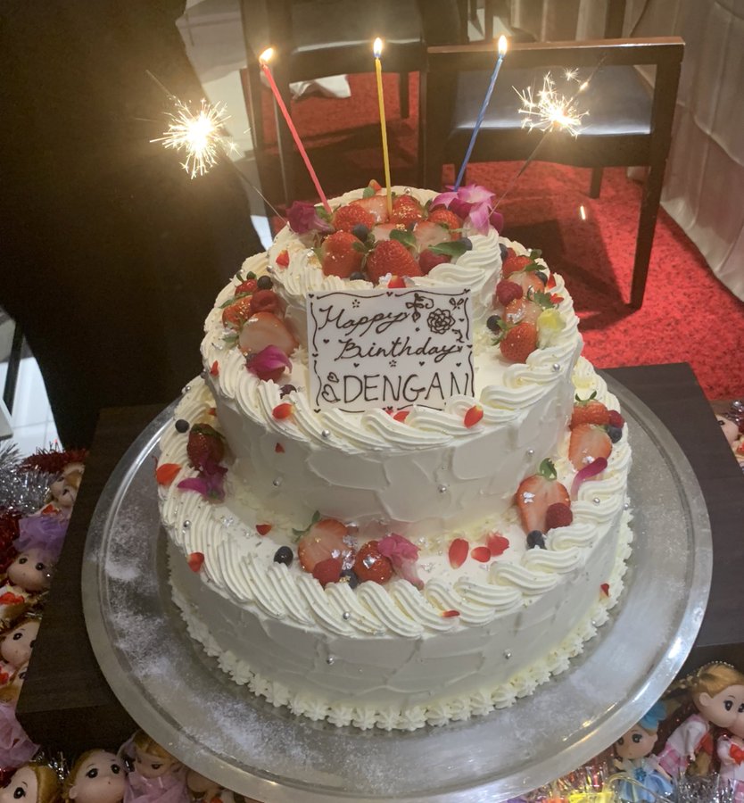 でんがん 28歳の誕生日 はなおが結婚式サイズのケーキをプレゼント ローリエプレス