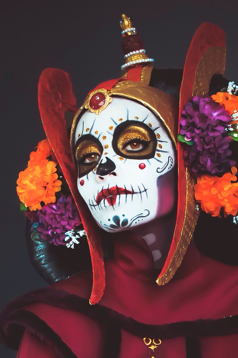 CosplayRealmMag's tweet photo. "LAS CATRINAS AMIDALAS"

"I wanted to unite 2 of my favorite themes: my culture &amp; Star Wars. I made a fusion between Queen Amidala and La Catrina (a famous character in the Mexican celebration of Dia de Muertos)."

Cosplayer, MUA, Props by: @momomxoficial (IG)
📸: @olguincsr https://t.co/oepDmYlAU1