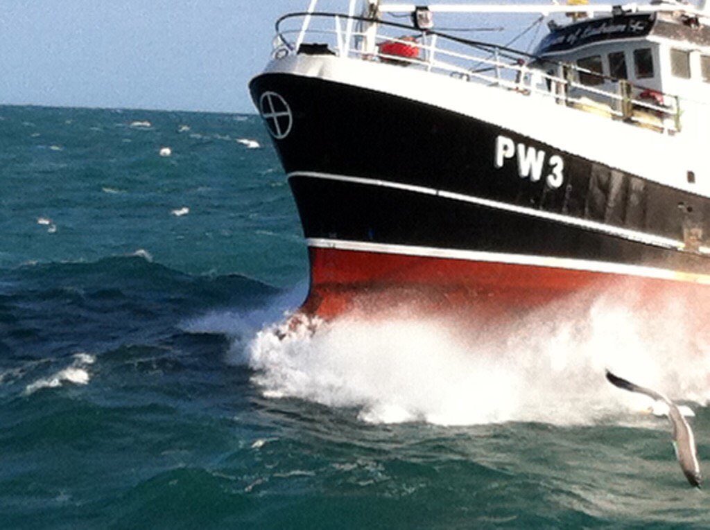 NewlynFishing's tweet photo. Landing his Harvest of #FreshCornish Whitefish is including @MSCintheUK #CornishHAKE SkipperSid #KarenOfLadram’ to be #Exported to @Brixhamfishmkt for Wednesday MktAuction!! (Paperwork at minimum ;-) ) #SupportUKfishmongers #EatMoreBritishSeafood @NFF_fishmongers #FishToYourDoor https://t.co/k9TOXaLMar
