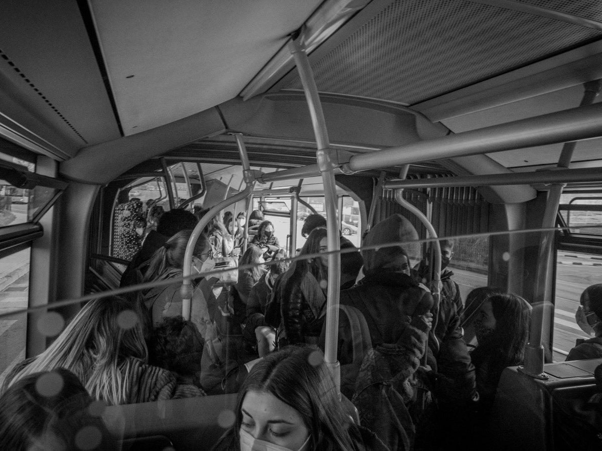 cld_visuals's tweet photo. Me veo obligado a hacer este hilo porque muchos estudiantes de la UEx estamos cansados de encontrarnos en esta situación al coger el bus...
Voy a publicar en este hilo fotos que vaya haciendo cuando no se cumplan las medidas sanitarias en los autobuses de Cáceres. https://t.co/BTsA98QCqx