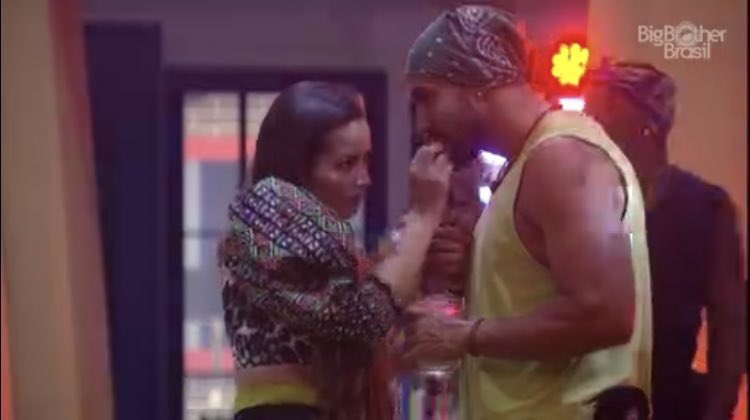 eitabiju's tweet photo. Eita Bil !
Karol eu nunca vou te perdoar de ter acabado com um casal quem nem deu tempo de existir #BBB21 https://t.co/e9ozt1JHu2