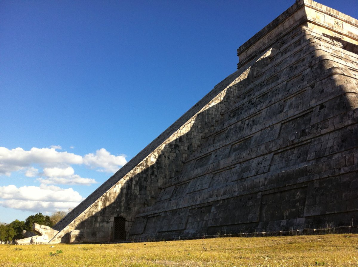 SmithsonianNMAI's tweet image. #Teachers of upper elementary and middle school students (grades 5 – 8) in the subjects of history, social studies, and STEAM: Join us for a free #webinar on the ways in which the Maya have used the Sun to track time for thousands of years. Register: smithsonian.zoom.us/webinar/regist…