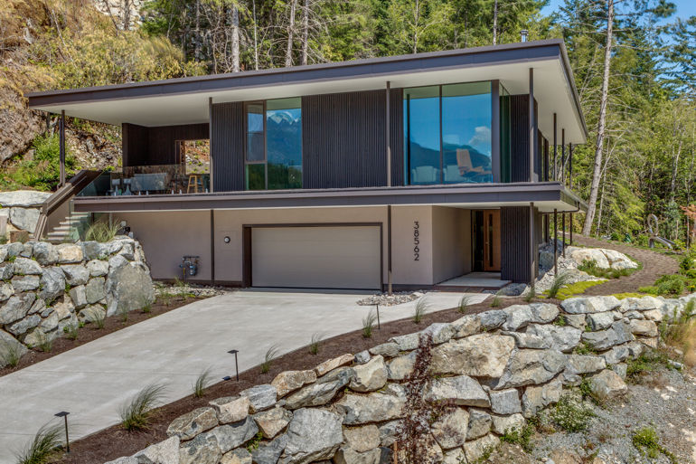 We love it when we design a house that seems to perfectly reflect it's outdoor surrounding. 🌲

ow.ly/mavR50DtlgJ

#Architecture #Design #RDCFineHomes