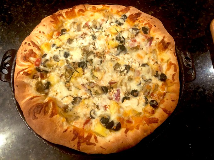 I bought a cast iron pizza pan. Best decision ever! 🥺😍 https://t.co/WH2mCadS4a<a href="/tag/gardentour"class="tags"><span>#gardentour</span></a>