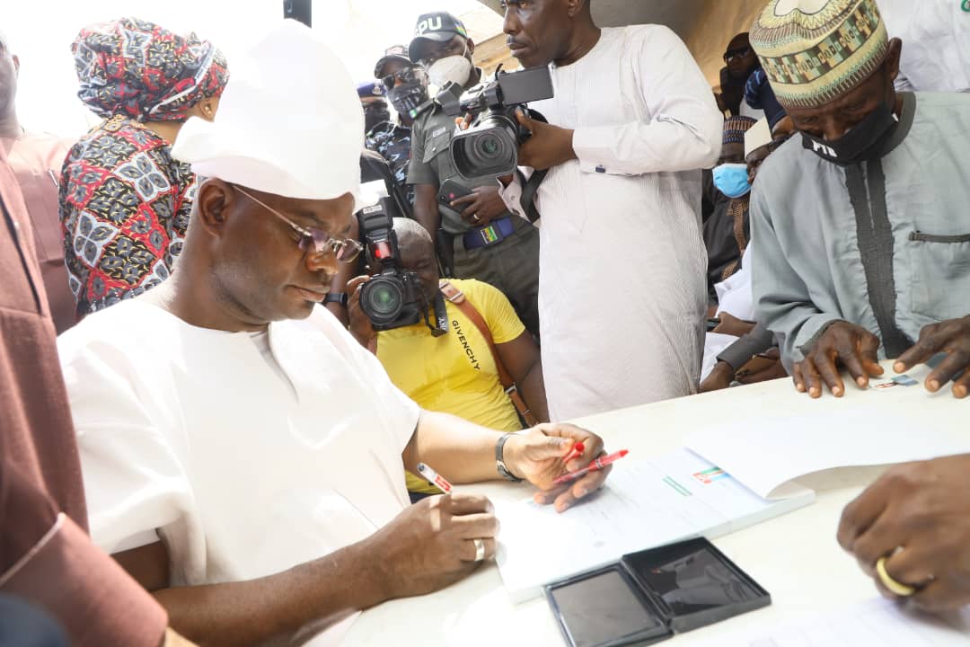 OfficialGYBKogi's tweet photo. Today I revalidated my @OfficialAPCNg  membership at my home country home in Agassa, Okene Local Government Area, Kogi State.
#JoinAPC https://t.co/5MLKO4UBwR