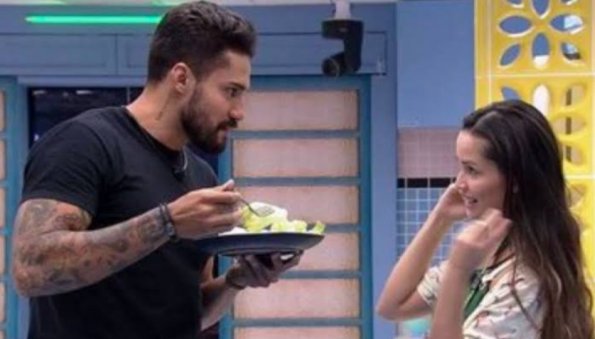 amanda_en_VENUS's tweet photo. Só queria na hora de eliminação, que o Bil desse um beijão na juliette, ai ela soltava eita Bil, muita emoção para um dia só. Depois que falasse na Frente da Jaque e da casa inteira: Ele não beija mal não viu Karol, a gente se vê lá fora. TOMBO DA JAQUE IA SER GRANDE KKKKK #BBB21 https://t.co/qMBYANx7EI