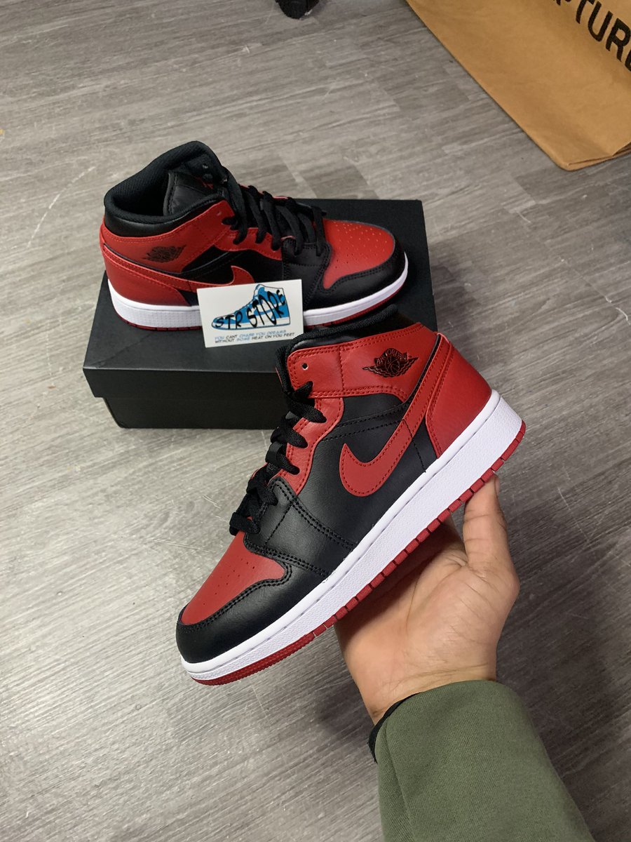 StrStoreUk's tweet image. Jordan 1 mid banned (GS)🔴
More info on ig✅

instagram.com/p/CLE7Hosn14G/…
