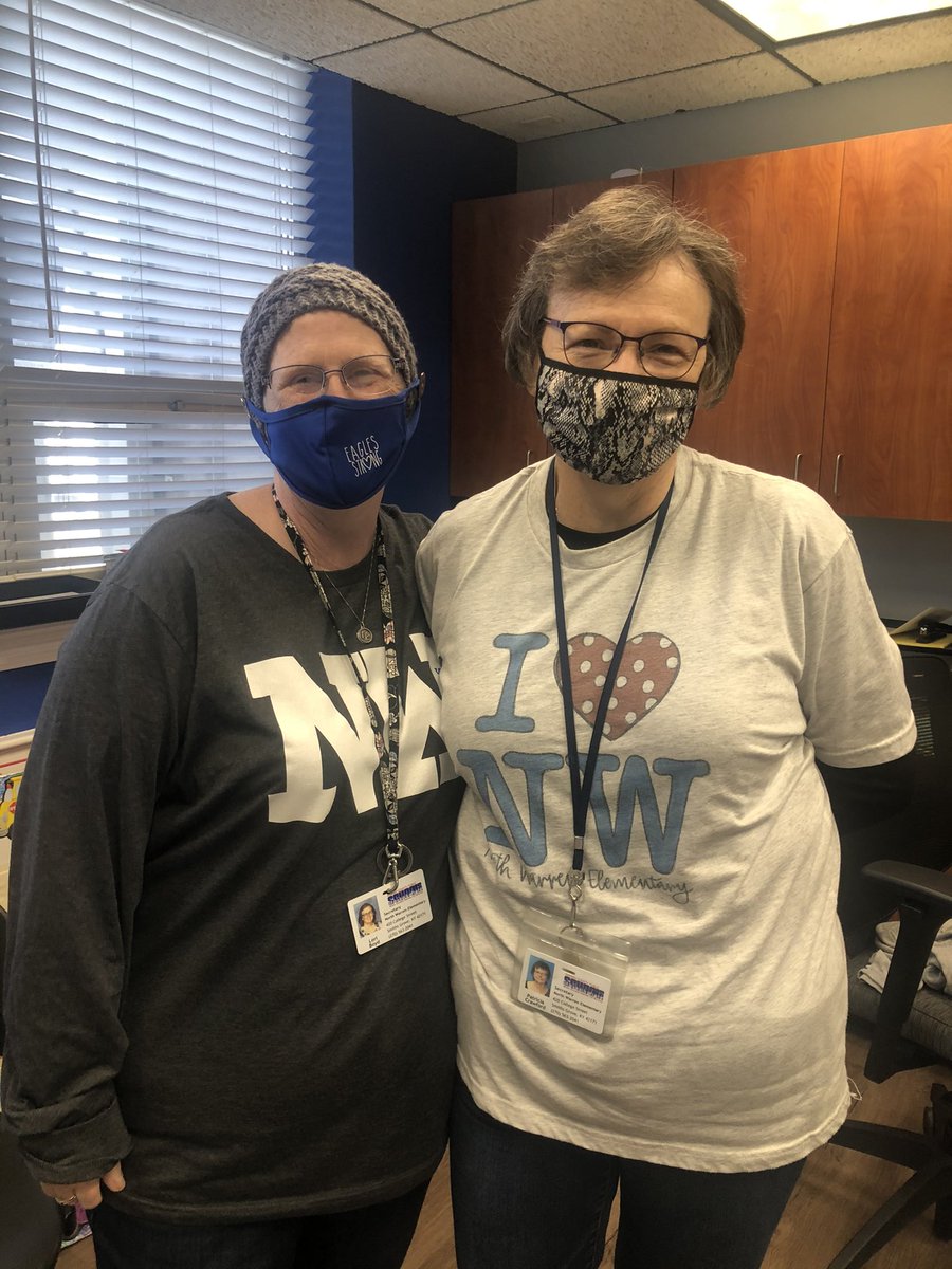 nwmediacenter's tweet photo. @nweseagles are always welcomed by these 2 smiling faces! 💙🦅@WarrenCoSchools #WelcomeBackWCPS https://t.co/KxQk5u8ND1