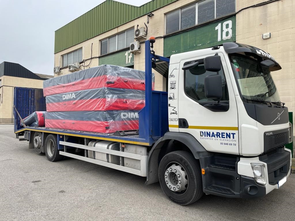 Like Santa’s Sled 🎁

#dinarent #granollers #transpaletamanual #transpaletaeléctrica #carretillaretráctil #apiladoreléctrico #carretillaelevadora #carretillaelevadoradiesel #carretillaelevadora4x4 #carretillaelevadoraeléctrica #manipuladortelescópico