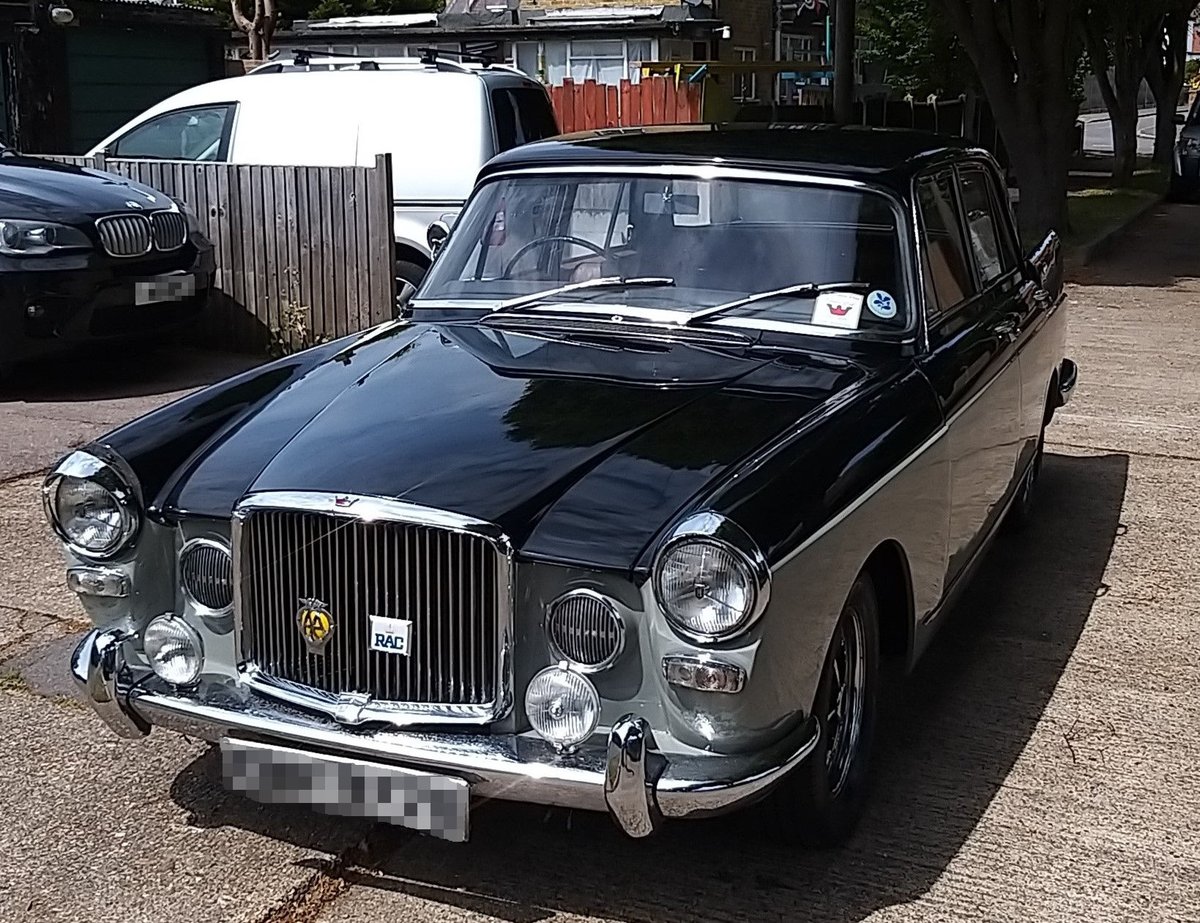 KentPoliceCbury's tweet photo. We are investigating the theft of a classic car from #HerneBay.
Have you seen it?
Read about our appeal here: https://t.co/DYtdtfWUqJ
#AustinCar #ClassicCar #Stolen https://t.co/dXl5Xzy9kN