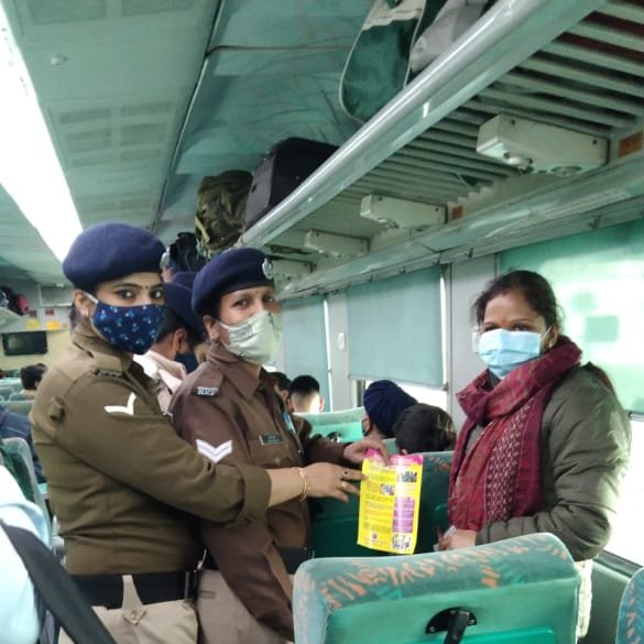 rpfpcljn's tweet photo. On 09.02.2021 team #merisaheli attended train no. 02003,02179,02532,01804,05205,02533, and 02229
under meri saheli project and advise passengers to use PSH no. 182 in case of any emergency at lucknow junction station.
#dial182☎️
@dscrpfljn
@rpfner
@RPF_INDIA https://t.co/szByxqQAxF