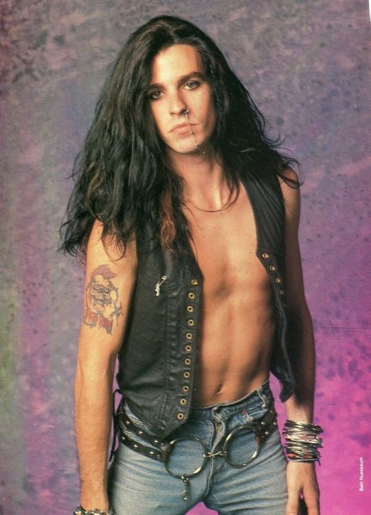 Happy Birthday to Skid Row co-founder, bassist and main songwriter, Rachel Bolan. He turns 55 today. 