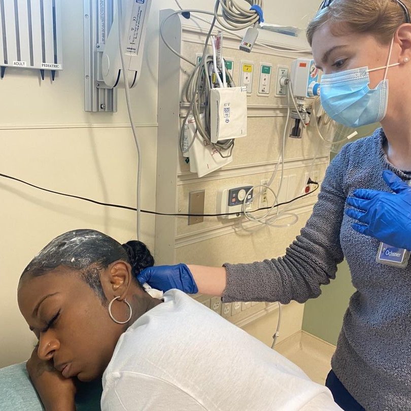 Update: ‘Gorilla Glue Girl’ flying to L.A. for procedure to remove the glue. 

The doctor, who estimates it will take 2-3 days to complete, is performing the $12K operation for free. 🙏

Story: bit.ly/2MO9Kjm