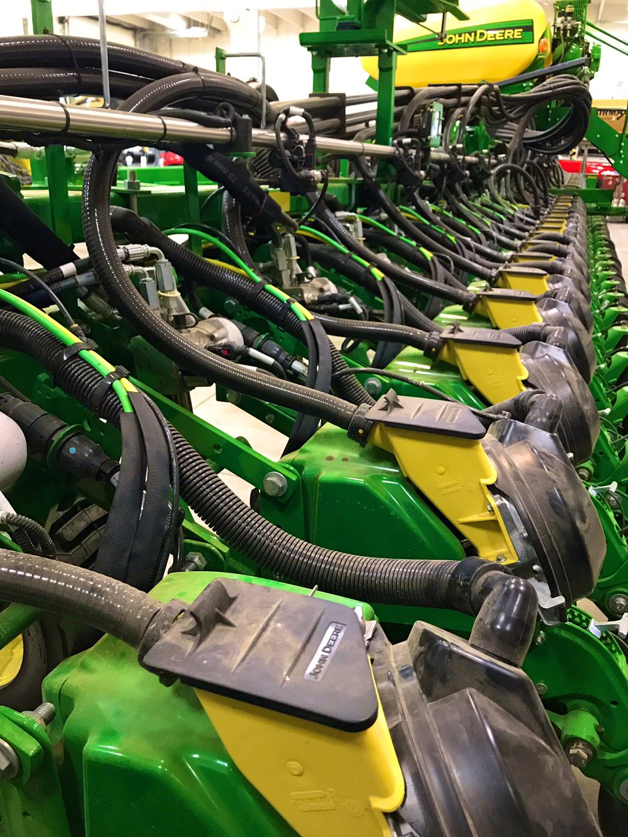 RDOTonyK's tweet photo. It may be -10F outside but that doesn’t mean you can’t get your planter ready to roll for #plant21 Every year I am like a little kid at Christmas when I start seeing planter prep happening! #iloveplanters #johndeere #rdoequipment #exactemerge #exactrate https://t.co/XeBUQiOB79