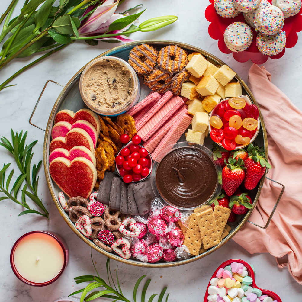 StrawberryKtchn's tweet photo. AD: Galentine's day, date night in or cozying up with the kids, make it special with this V-Day Dessert Board! Elevate with roses & candles from @debililly available @jewelosco & Albertsons Companies family of stores ๐https://t.co/KNWxsvFVNk #debilillydesign #SignatureSELECT https://t.co/qFitKbiARa