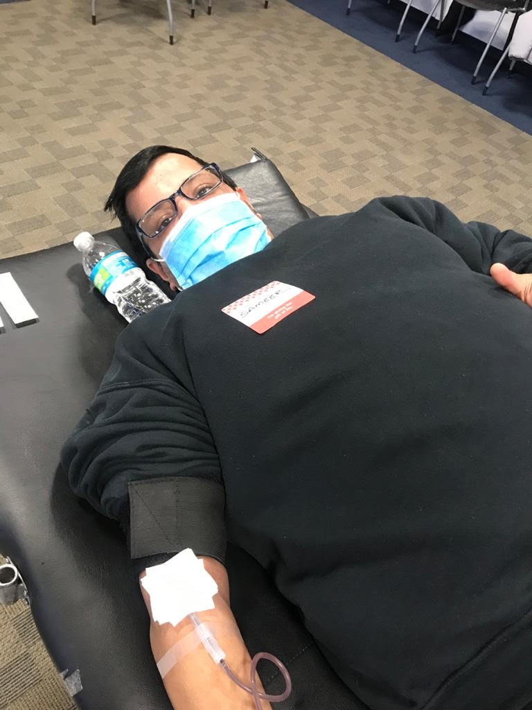 DSSNewsUpdates's tweet photo. #DeraSachaSauda volunteers from the USA distributed ration kits in Simsbury, CT USA, &amp; donated blood. This simple act of generosity grasp smiles on the faces of the underprivileged! Thanks to St Dr. @Gurmeetramrahim Singh Ji Insan for instilling deep spirit. #tuesdaymotivations https://t.co/PKOMK4J4a2