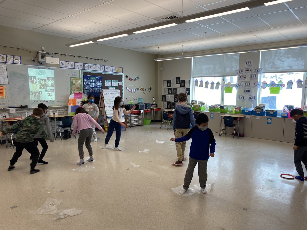 MetayerJessica's tweet image. 2M celebrating the Vinson-Owen family and honoring our VO on skates traditions with indoor ice skating! @VinsonOwenOwls