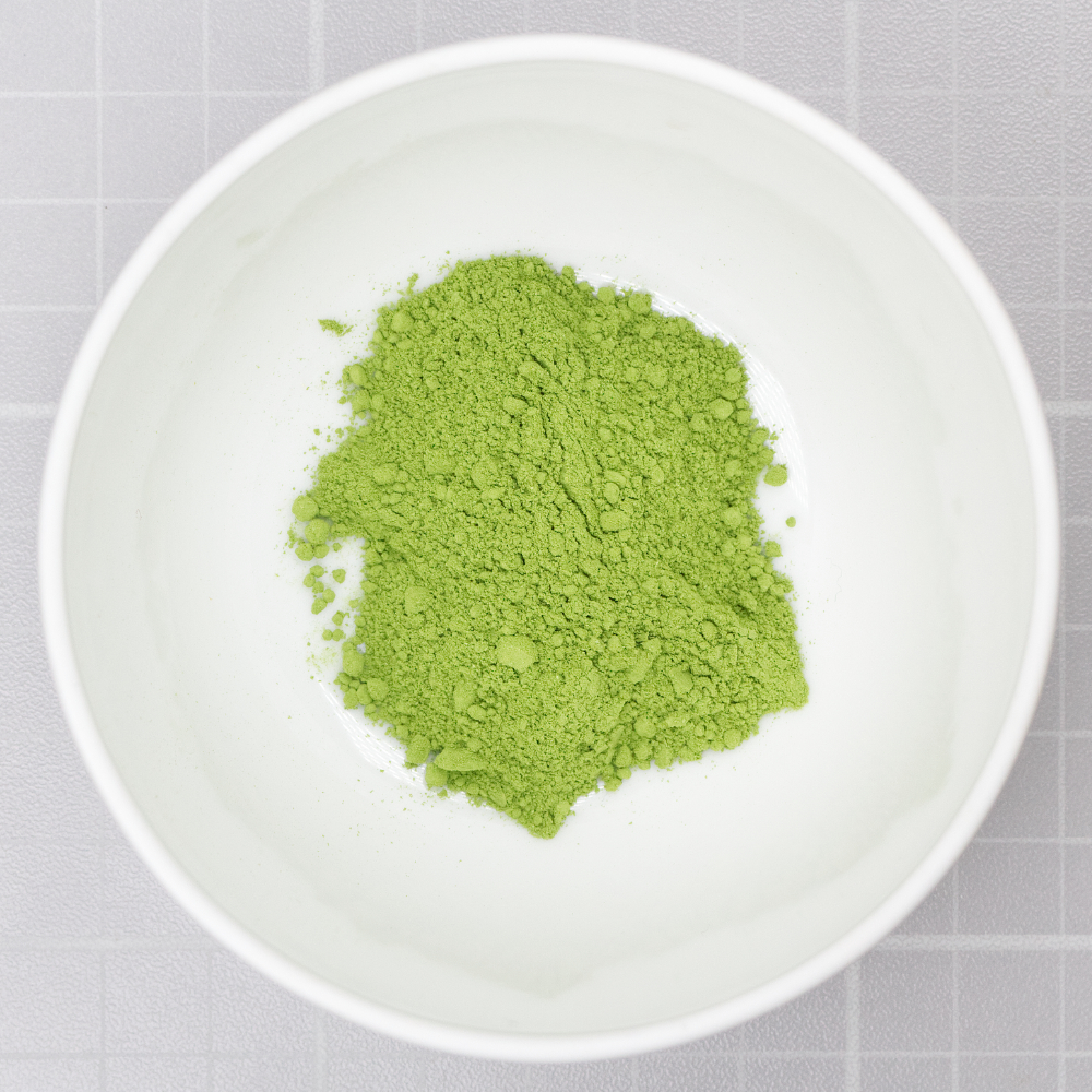 Uji Hikari Matcha, produced by Mr. Kiyoharu Tsuji and sold by Mizuba Tea Company. Strong aroma of bananas and cut grass. More sweet than astringent, long honeysuckle / soymilk finish. See the score!: teaepicure.com/uji-hikari-mat… #teaepicure #matcha
