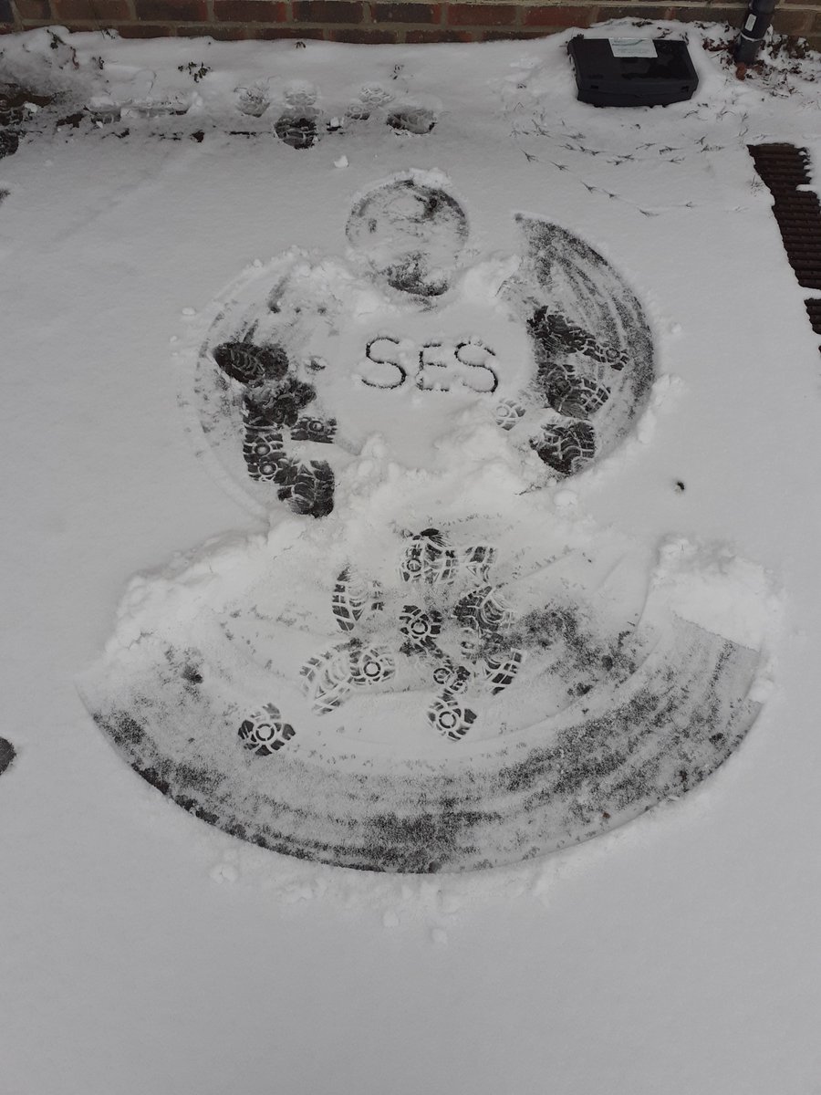 SESWater's tweet photo. We hope you're keeping warm and remember to spare a thought for any external pipes or taps you might have - there is a real risk of them freezing over in these temperatures. If you have a burst, turn off the stop tap, allow thawed water to escape and call a @WatersafeUK  plumber. https://t.co/zcfq520EhX