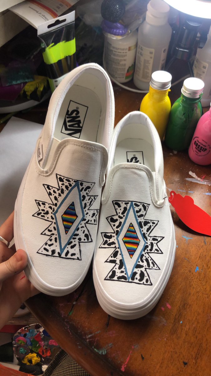 PanhandlePaints's tweet photo. i have THREE commission slots available for February!! act fast before they get snagged! i’m open to anything - vans, canvas, jackets, framed drawings, you name it. DM me! https://t.co/GxzVgrYItR