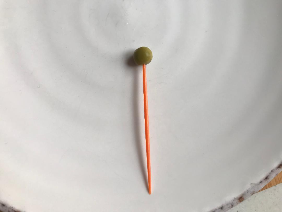 Part 2. Small normal nodes have special problems. First, when small and surrounded by soft tissue (adipose) they move and are dificult to neddle, the pea problem. Second, once the needle is inside and you move it the node accompanies the needle movement and less cells enter it.