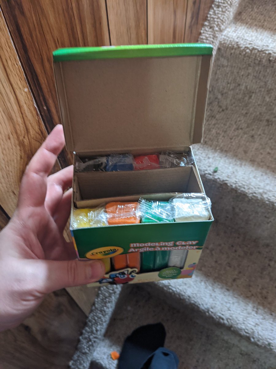 jessecyb's tweet photo. @Crayola Always been a big Crayola fan, but this box of modeling clay is misleading, and kinda insulting. https://t.co/opINeK9UHk