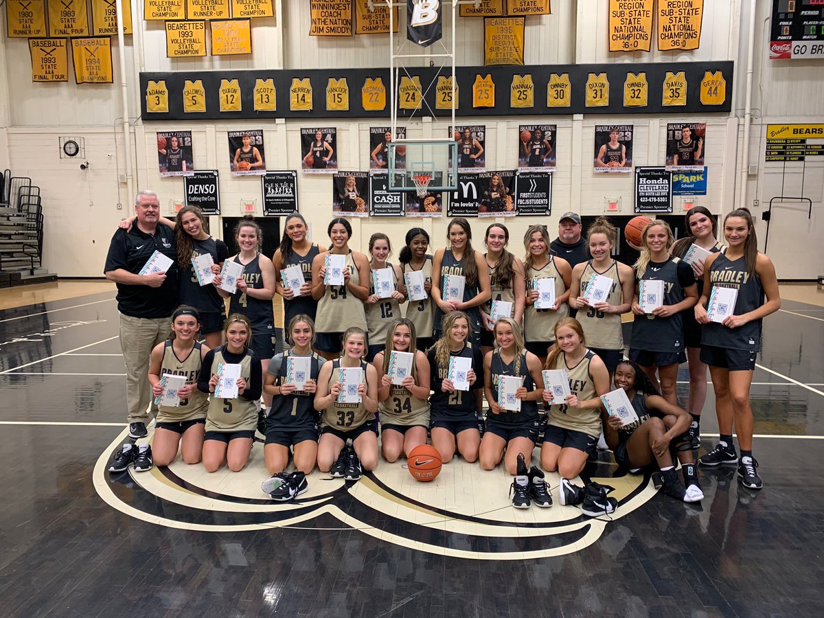 Bearette Basketball team received their FCA Athlete’s Bible last night and they loved them! Thank you to Ocoee Region FCA and First Baptist Church for delivering them!