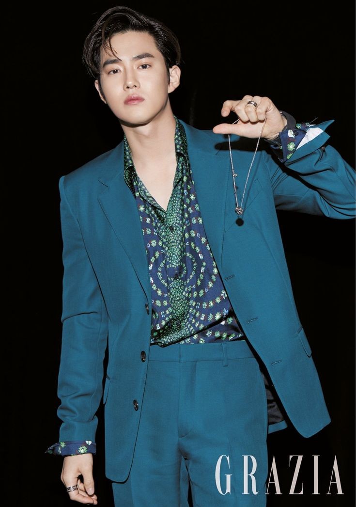 sulaylooks's tweet photo. Who besides them could look this good in suits in that color?
#수호 #SUHO #준면 #LAY #Yixing #张艺兴 https://t.co/HA8bcWBhgv