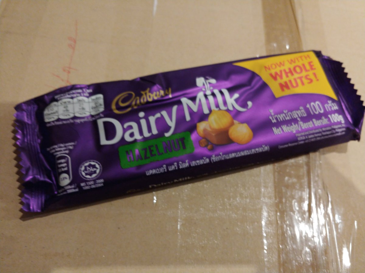 ベルギー🇧🇪のチョコレートイギリスの会社。
ヘーゼルナッツは日本で見ないからなぁ。