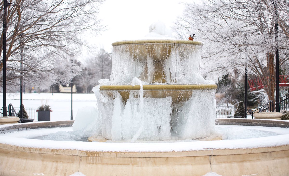 NolanRothICT's tweet photo. Check this out, the fountain at Bradley Fair is freezing into a work of art. https://t.co/H3SATY817N