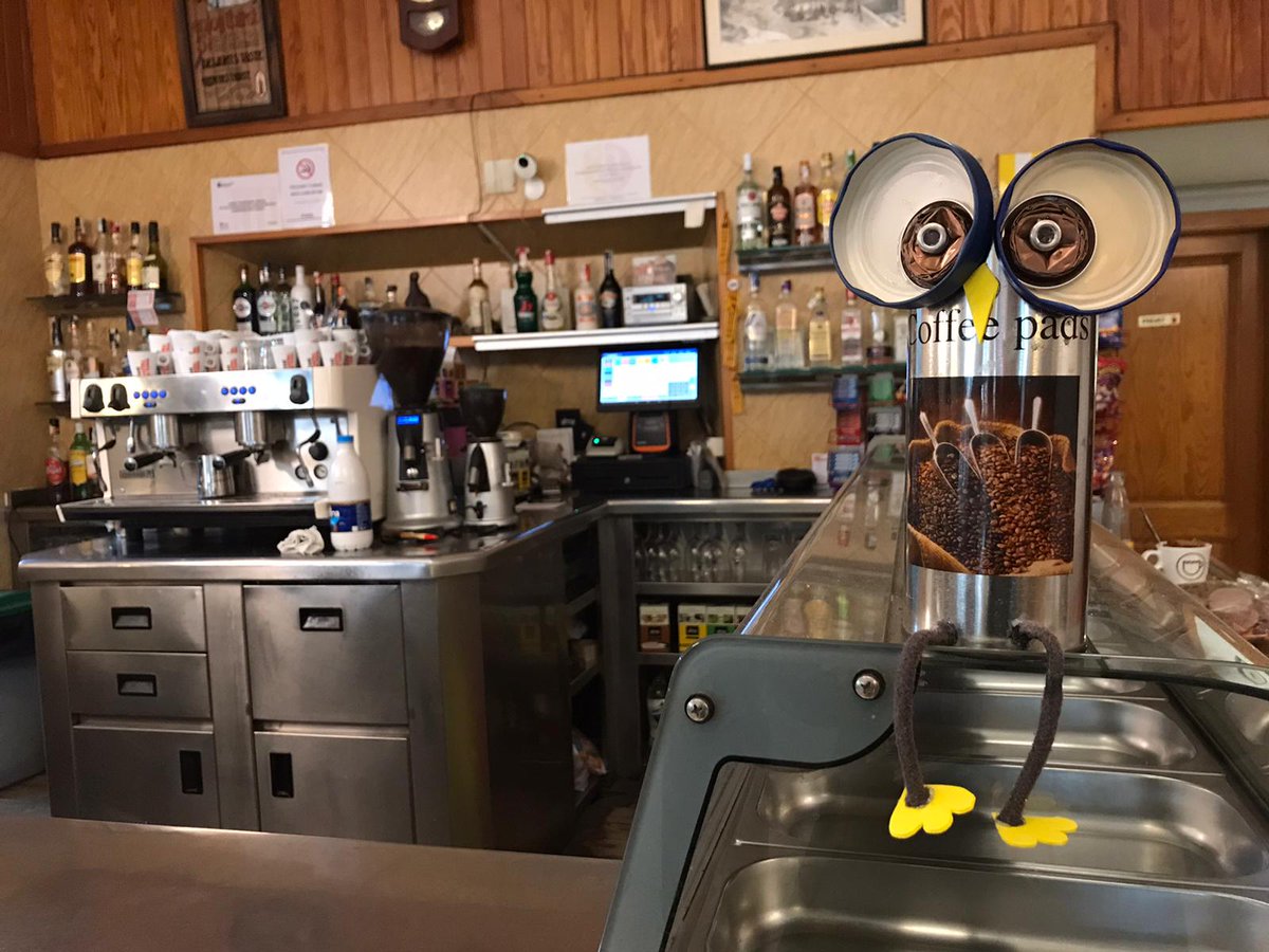 patunikos's tweet photo. Es temps de carnaval i de reivindicacions al #CafèOrient de #Tona 😜 #comerçirreductible https://t.co/gAdX4EtG6v