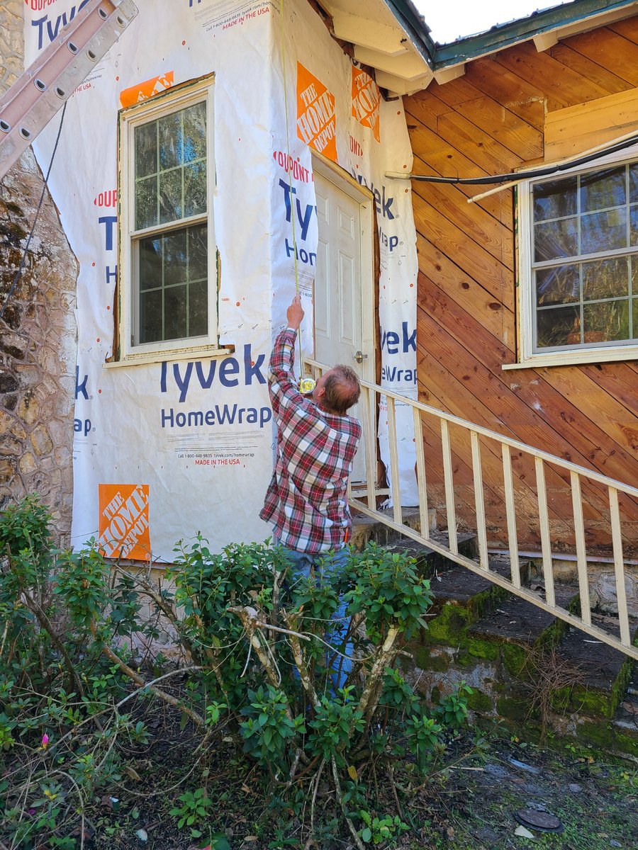 _KFConstruction's tweet photo. So cool for us to see how the older buildings we renovate were constructed. Making progress on the Hardi board job in Pasco County; Check it out!
#historicpreservation #customhomes #architecture #historical #restoration #kernsfamilyconstruction #thisplacematters #hardiboard https://t.co/NVEap9ecDF