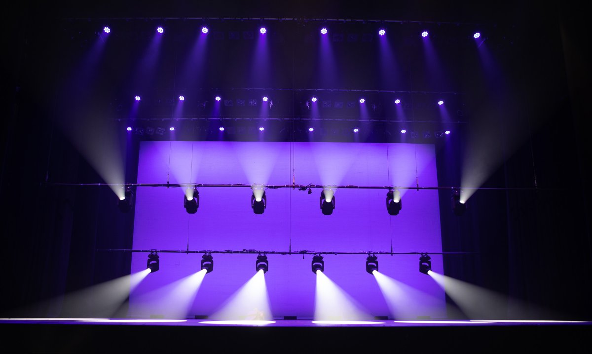 ChauvetPro's tweet photo. Maverick Force is already making its way into venues. First up? Grove Theatre in Dunstable, England.

https://t.co/kQHXLEnn4P https://t.co/wc6KXGTgWE