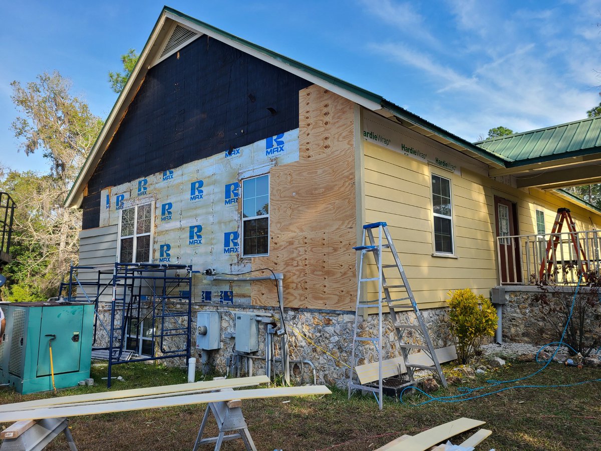 _KFConstruction's tweet photo. So cool for us to see how the older buildings we renovate were constructed. Making progress on the Hardi board job in Pasco County; Check it out!
#historicpreservation #customhomes #architecture #historical #restoration #kernsfamilyconstruction #thisplacematters #hardiboard https://t.co/NVEap9ecDF