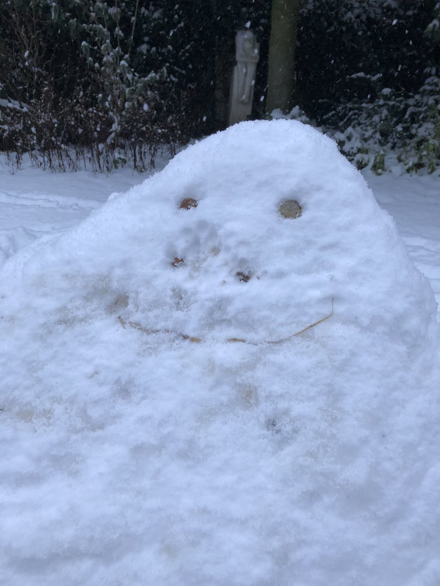 FlywheelMedia1's tweet photo. Knocked off work early + bored of making regulation snowmen + heaps of snow = All Hail Snow Jabba!
#snowwars https://t.co/oeCcRLFopD