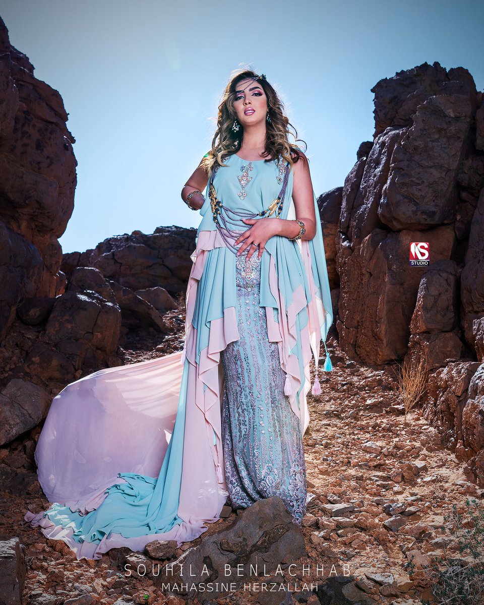 SuhilaBnLachhab's tweet photo. مساء الخير أحبابي حبيت نشارك معاكم اقتباس نحبو لـ ابراهيم الكوني : أعجوبة الصحراء أنها تجدب ، وتقفر من النبت ، وقد تموت أعواماً كثيرة ، ولكنها لا تميت أهلها أبداً
#بشار 
#تاغيت 
#bechar #taghit #algeria  #shooting #souhilabenlachhab 
#صحراء
#سهيلة_بن_لشهب https://t.co/ly6BsVM4sk