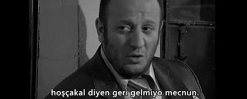 ownerlesstweet's tweet photo. Hoşça kal diyen geri dönmüyormuş gerçekten de mecnun... #leylailemecnun10yasında https://t.co/dEt9RYjUCt