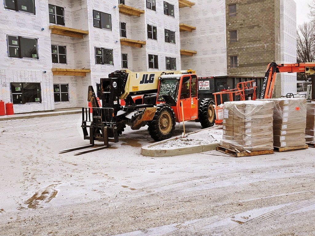 runyonrental's tweet photo. Here is a look at our 10k forklift at a new apartment building with some fresh snowfall. 

#rental #construction #runyonequipmentrental #builder #Indiana https://t.co/1bbwBEXfr1