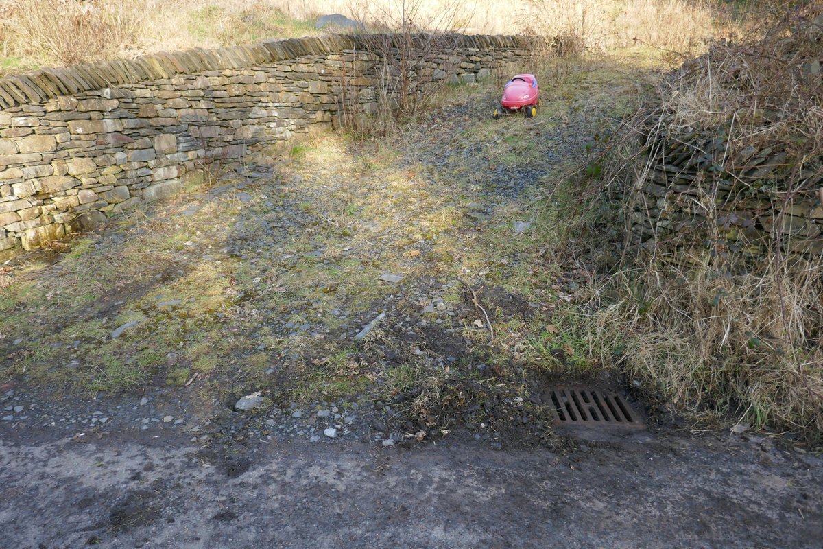 TheLengthsman's tweet image. 2nd job today was finishing off #Drainspotting in #SparkBridge ~ spotted this lovely little car ~ a Smoby !