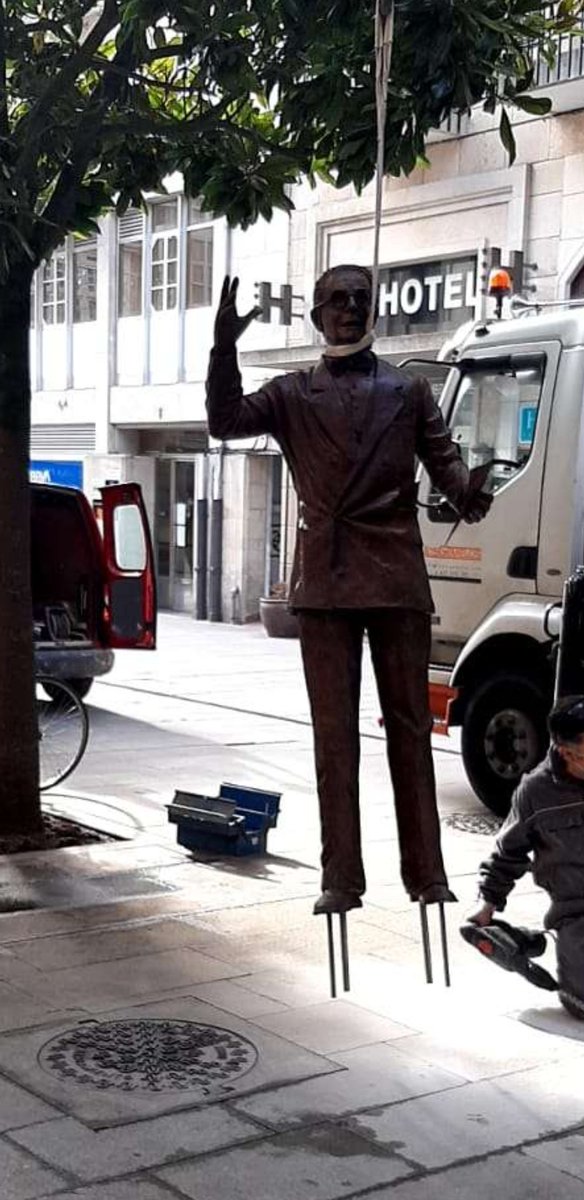 C H E C H A tweet media