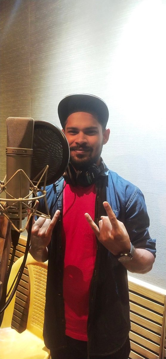 iansarimohsin's tweet photo. Photo Session After Recording at #PareshStudio ❤️
#Song #newsong #recordingsession #ansarimohsinsinger #ansarimohsin https://t.co/eA3fwpZBED