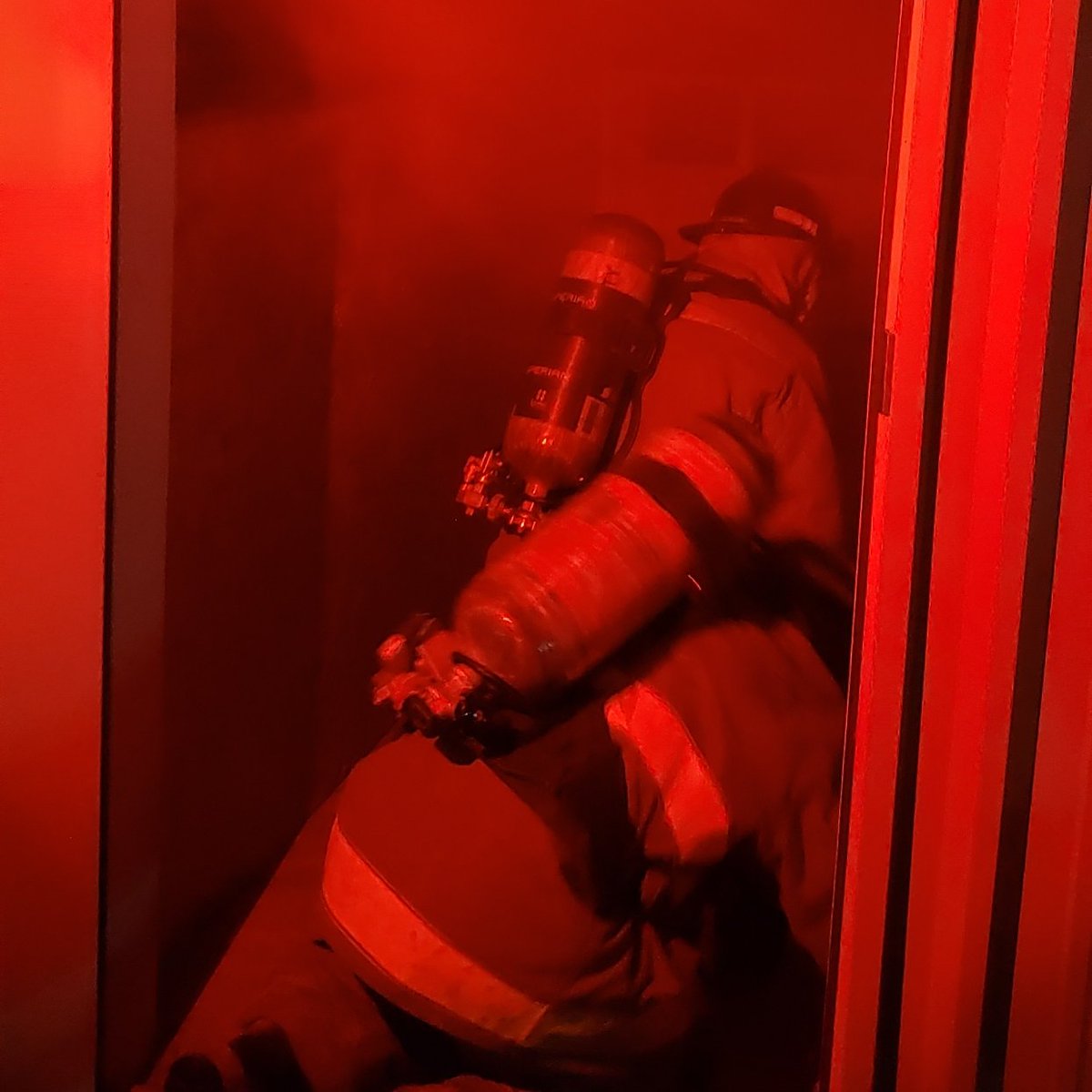 MadCountyFire's tweet image. Training Tuesday:  After last night&apos;s department wide training on forcible entry, the new recruits practiced an SCBA confidence and survival exercise.  
#newrecruits #firefightertraining #training