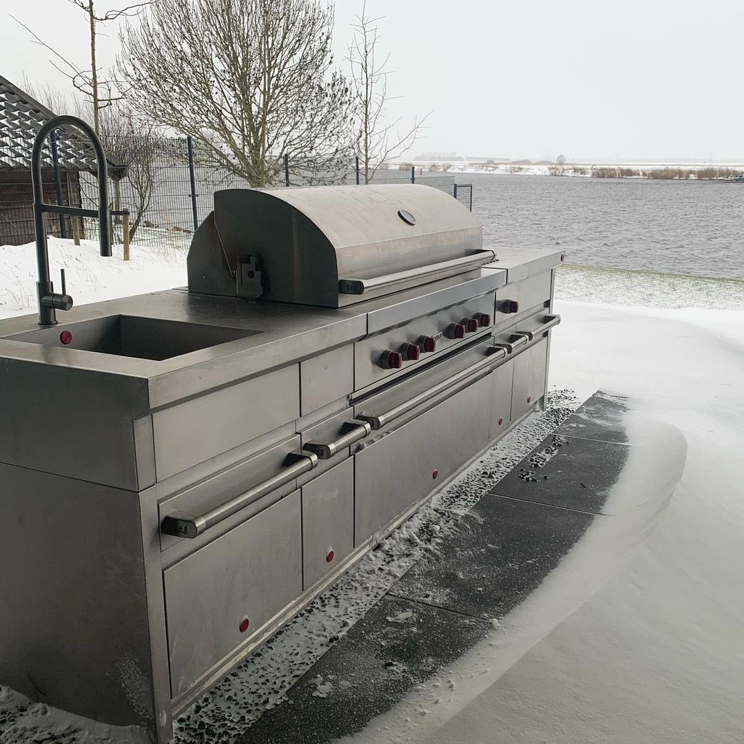 Perfect #picture of a #wolfoutdoorkitchen #winter #snow location #Genemuiden #Netherlands customer <a href="/Alluance/">Alluance Group</a> #proud #wolfsubzero #dutchdesign #dutch #dunes #zwartewater