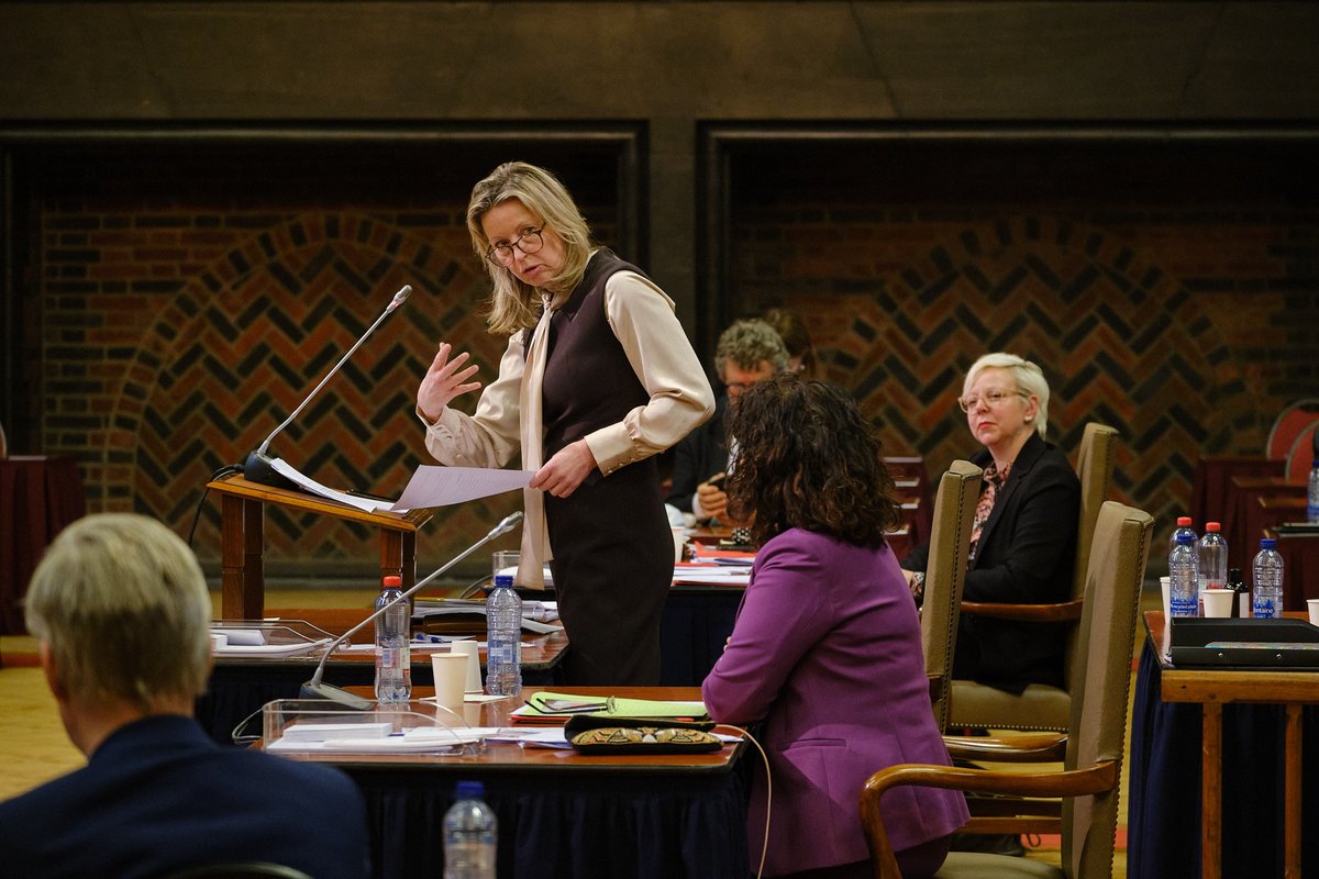 EersteKamer's tweet image. Na stemming aanvaardt de Eerste Kamer het initiatiefvoorstel om handicap en seksuele gerichtheid als non-discriminatiegrond toe te voegen aan art. 1 van de Grondwet in de eerste lezing van deze Grondwetsherziening.