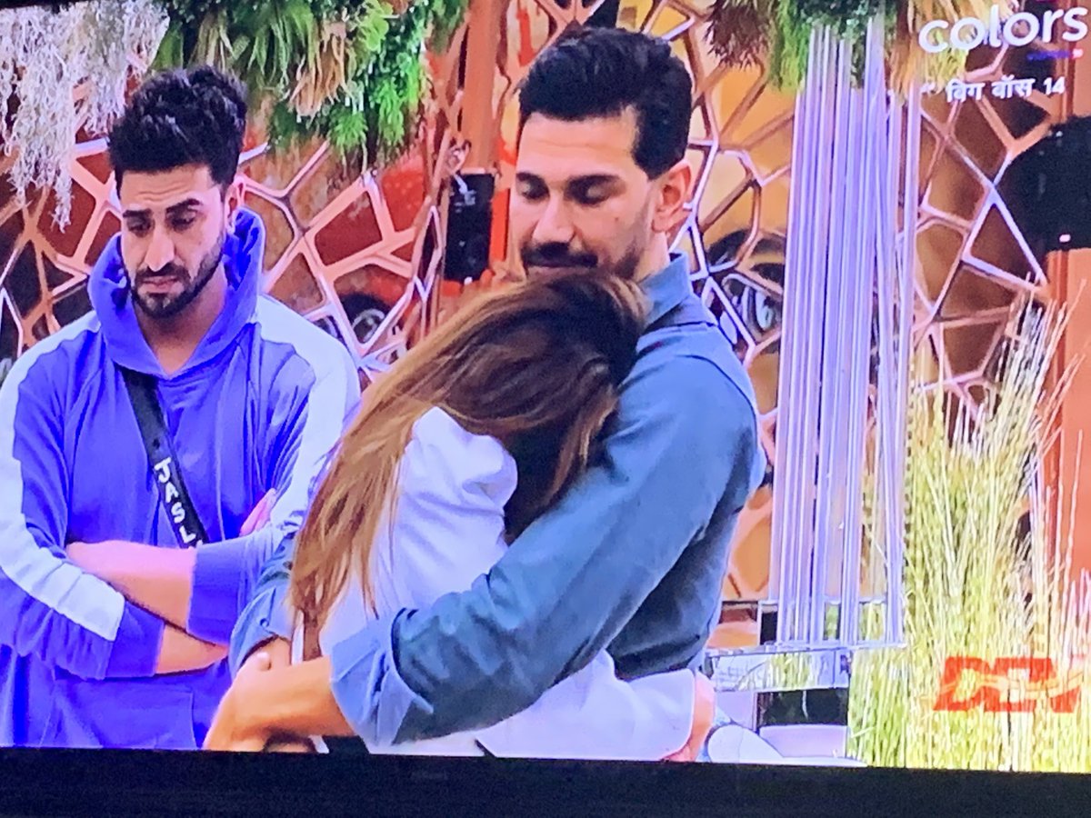 This is heart breaking!! Absolutely gut wrenching! 💔🥺 ABHINAV DESERVES FINALE DESERVING WINNER RUBINA